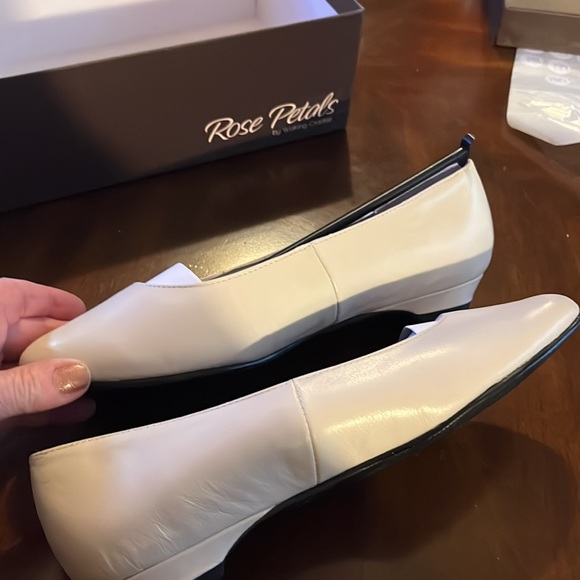 (#132) NWT ladies beige flats by Rose Petals/Walking Cradles. Size 6 1/2 medium - Picture 5 of 8